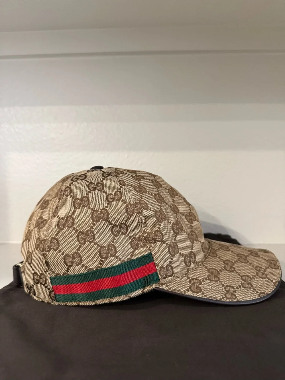 Gucci classic beige